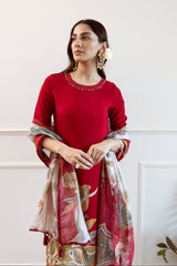 Women's Red Festive Regular Fit Embroidered Three Quarter Sleeves Kurtas Sets