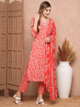 Women's Red Festive Abstract Three-Quarter Sleeves Kurta Sets