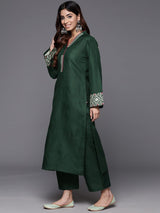 Women's Green Embroidered Long & Flared Sleeves Kurta With Tonal Bottom