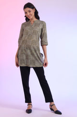 Women's Green Geometric Printed Cotton Straight Kurti