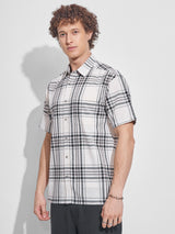Men's Off White and Black Relaxed Fit Checked Spread Collar Cotton Casual Shirt