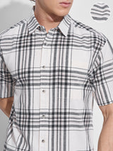 Men's Off White and Black Relaxed Fit Checked Spread Collar Cotton Casual Shirt