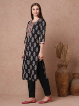 Women's Black Daily Knee Length Three Quarter Sleeves Kurta