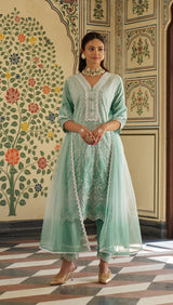 Women's Green Fusion Regular Fit Embroidered Three Quarter Sleeves Kurtas Sets