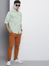 Men's Slim Fit Solid Mid Rise Chinos