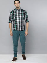 Men's Green Slim Fit Solid Mid Rise Stretchable Cuffed Cargos