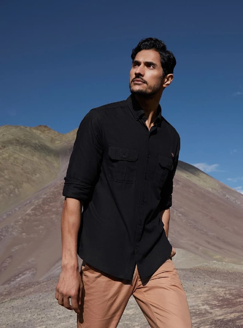 Men's Black Casual Solid Slim Fit Shirt