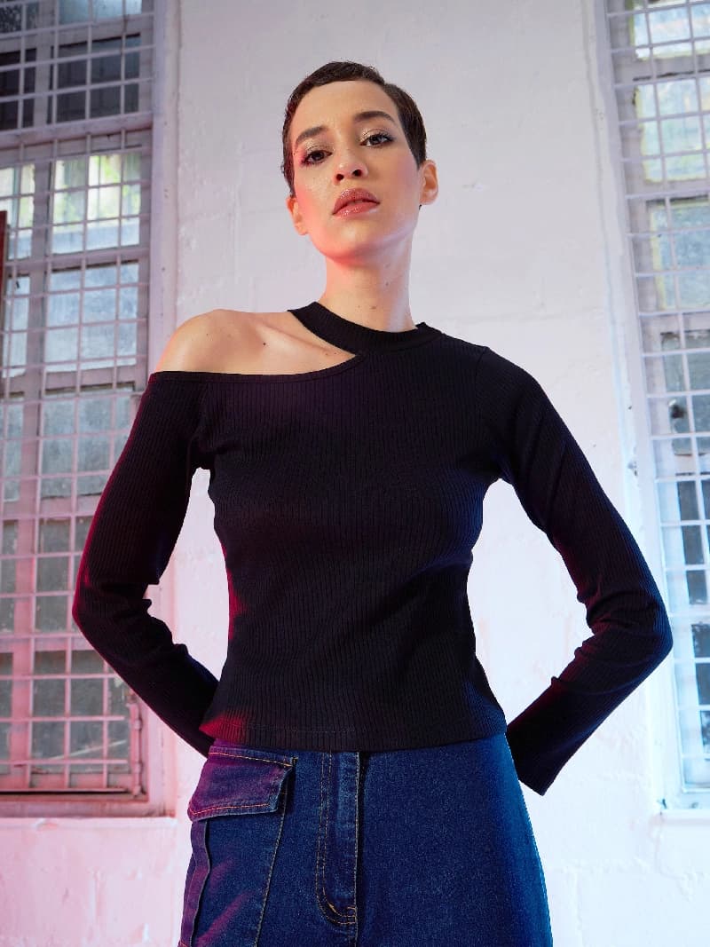 Women's Black Casual Solid Slim Fit Top