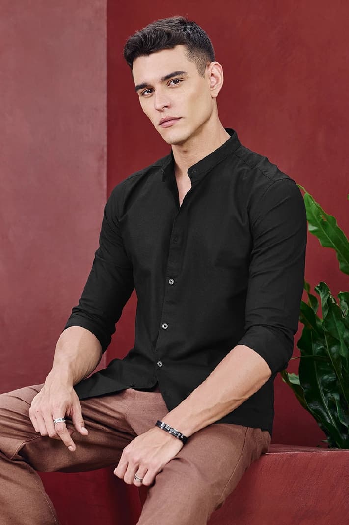 Men's Black Casual Solid Slim Fit Shirt