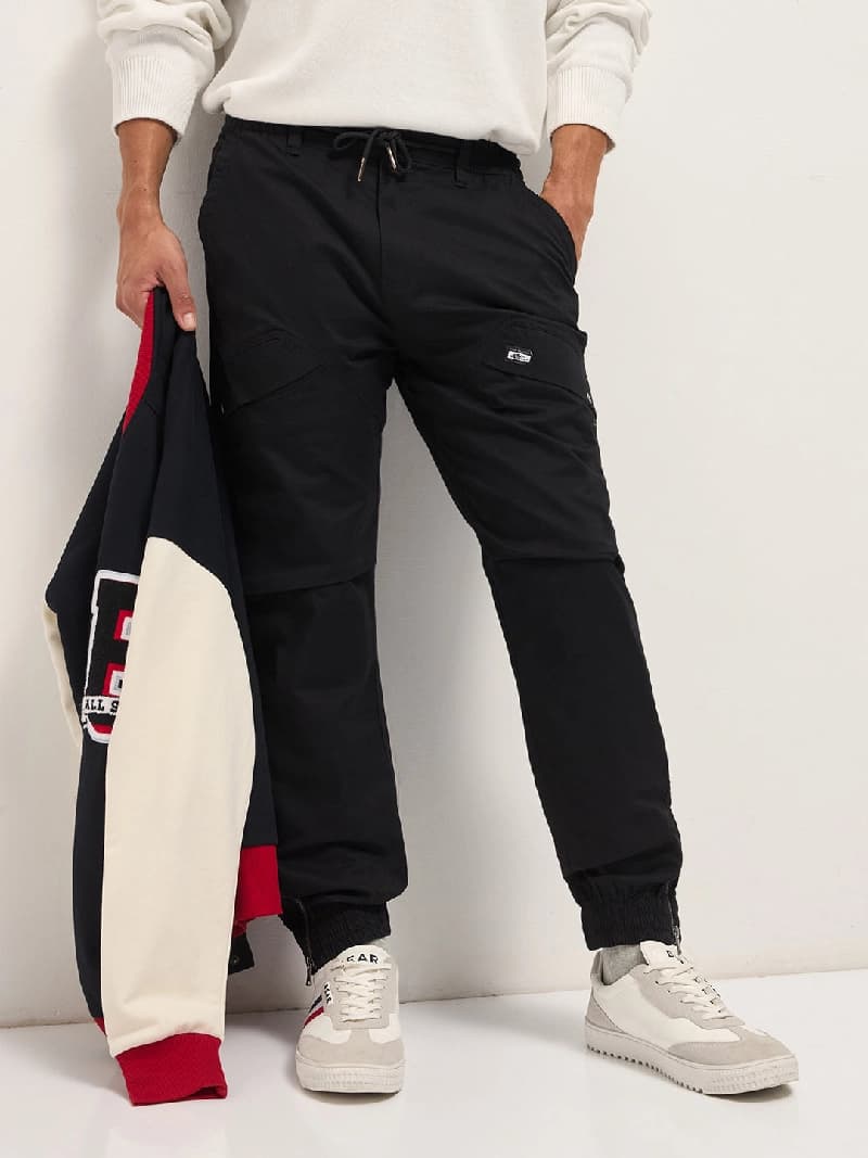 Men's Black Casual Solid Regular Fit Cargo