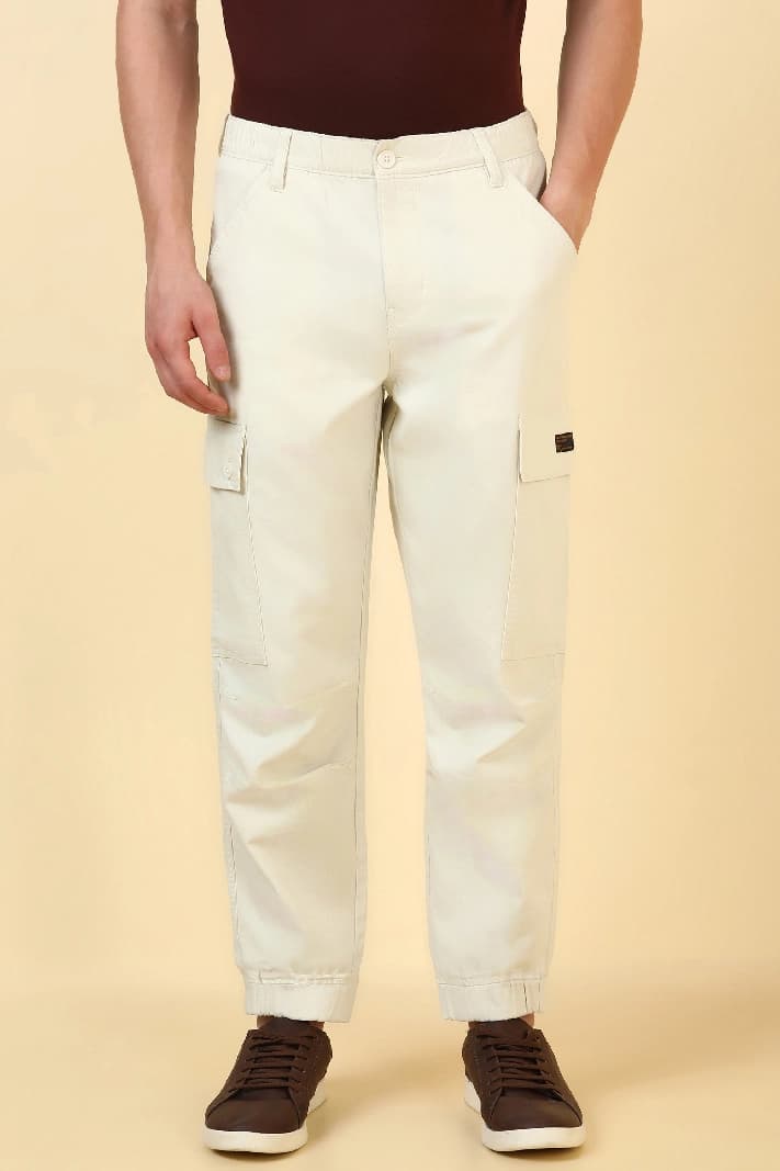 Men's Off White Casual Solid Tapered Fit Trouser