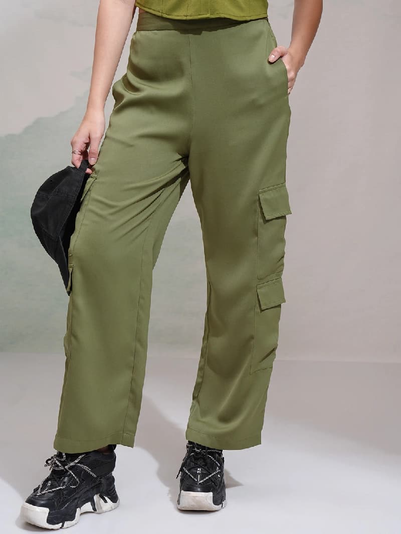 Women's Green Casual Solid Straight Fit Cargo