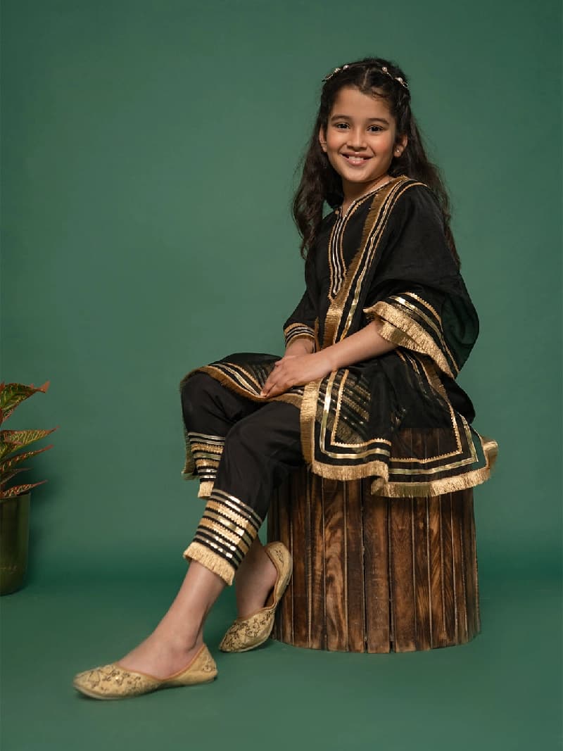 Girls Black Silk Blend Solid Lace Detailing Kurta Pyjama And Dupatta Set