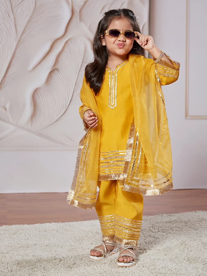 Girls Yellow Silk Blend Solid Lace Detailing Kurta Pyjama And Dupatta Set