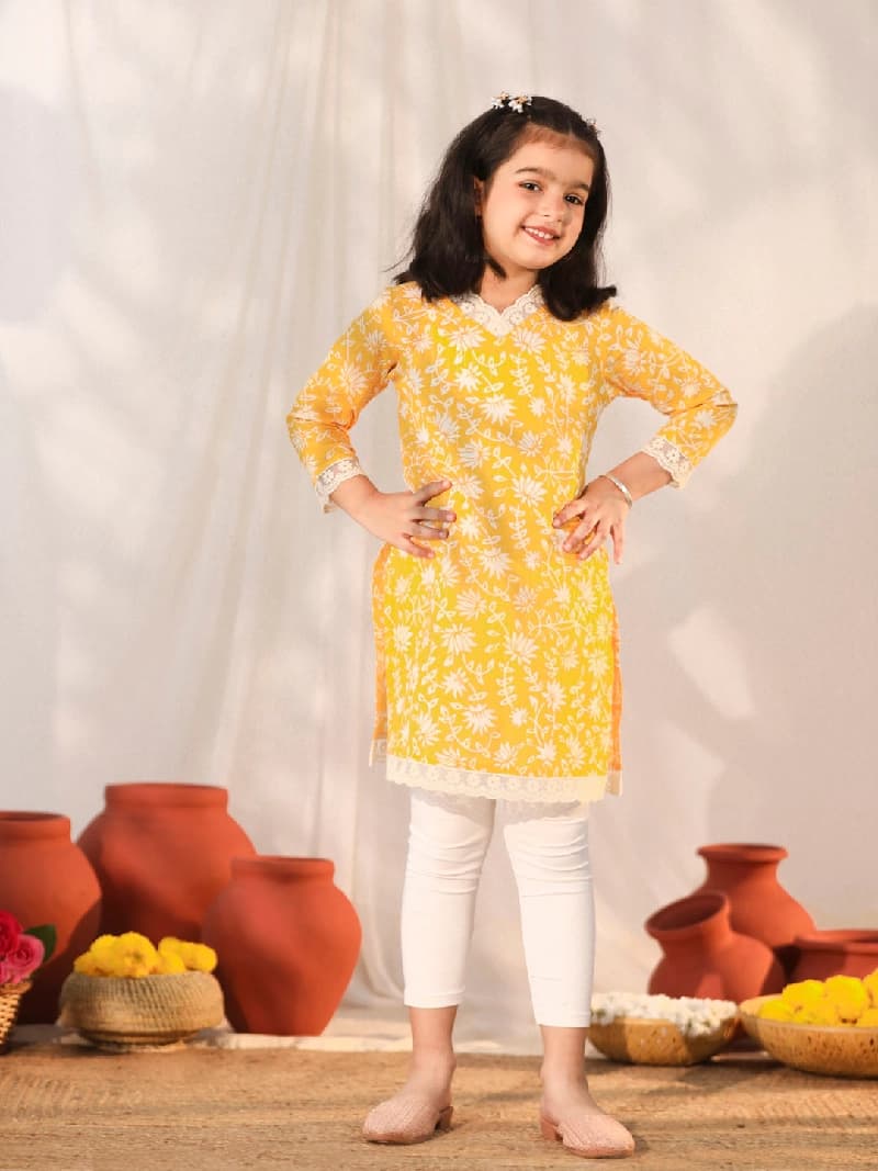 Girls Yellow Festive Printed Three Quarter Sleeves Kurta with Leggings