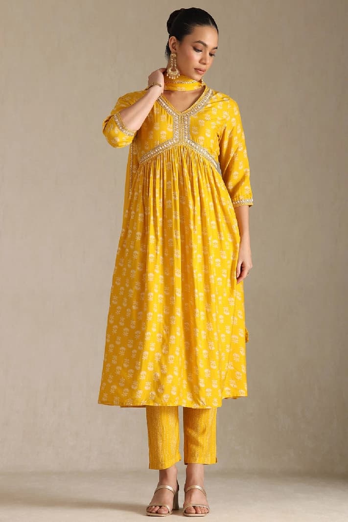 Women's Yellow Viscose Muslin Floral Print Suit Set With Zari