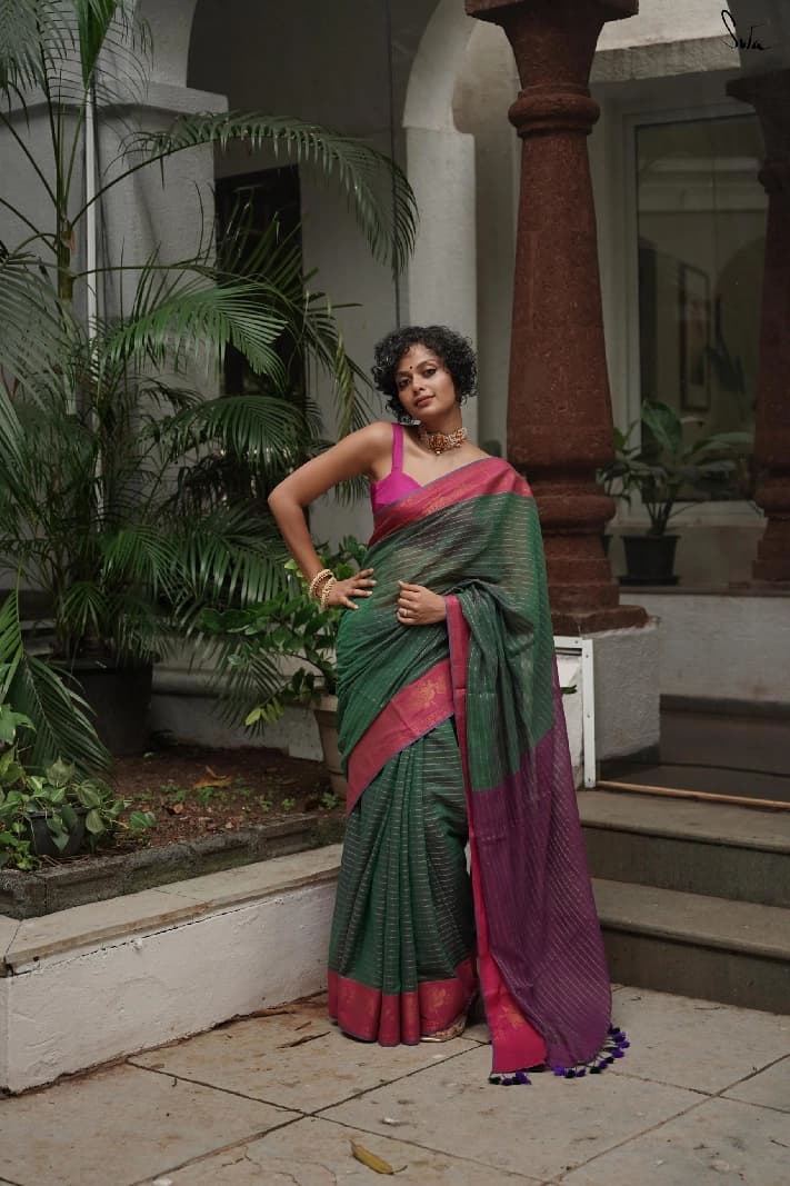 Women's Green Casual Solid Regular Fit Saree