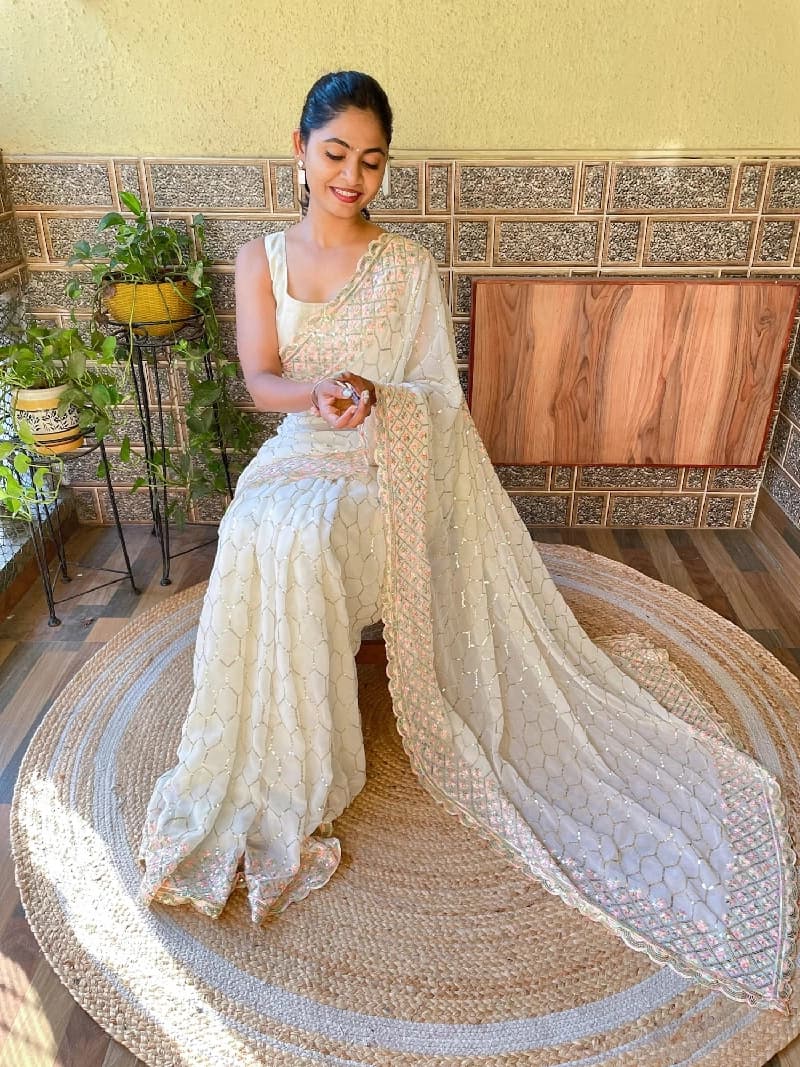 Women's White Party Regular Fit Saree