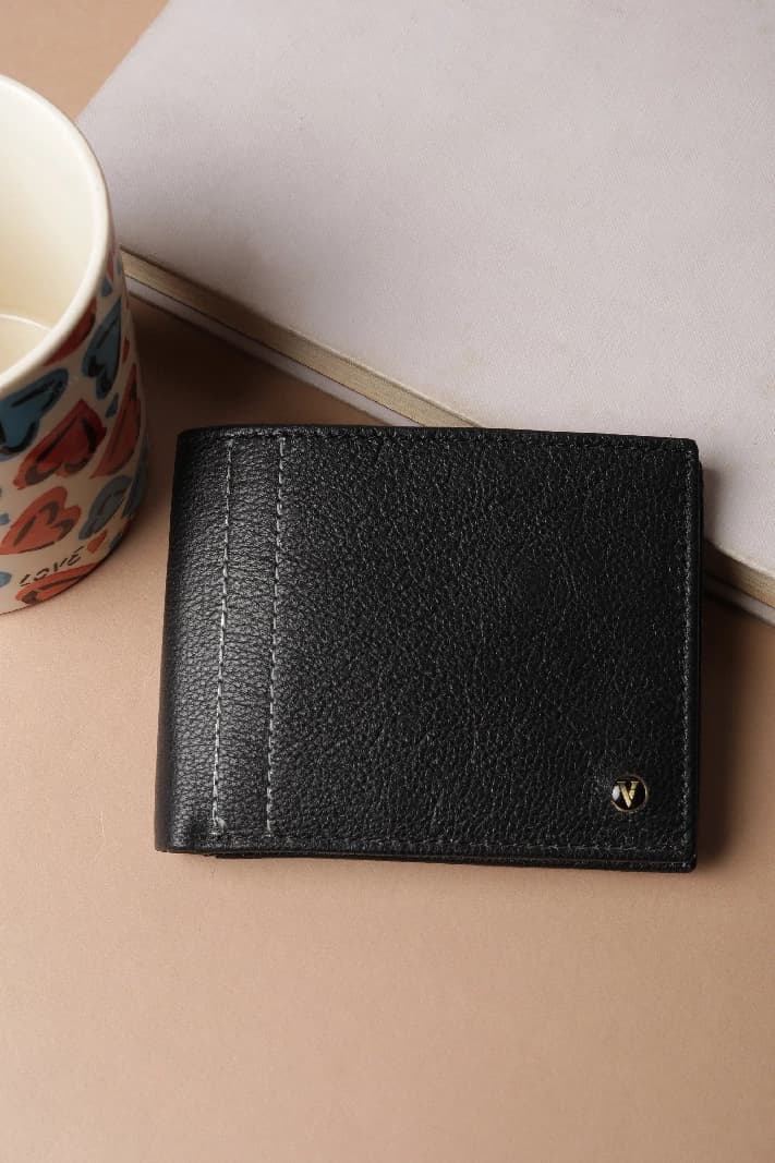 Men's Black Textured Bi-Fold Leather Wallet