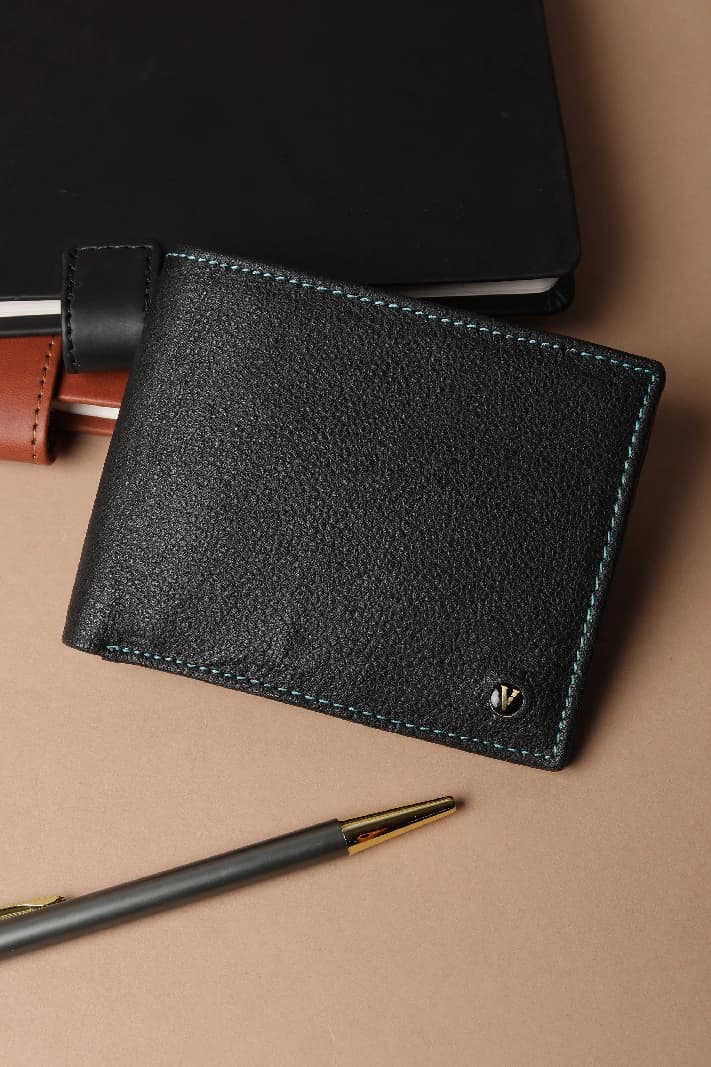 Men's Black Textured Bi-Fold Leather Wallet