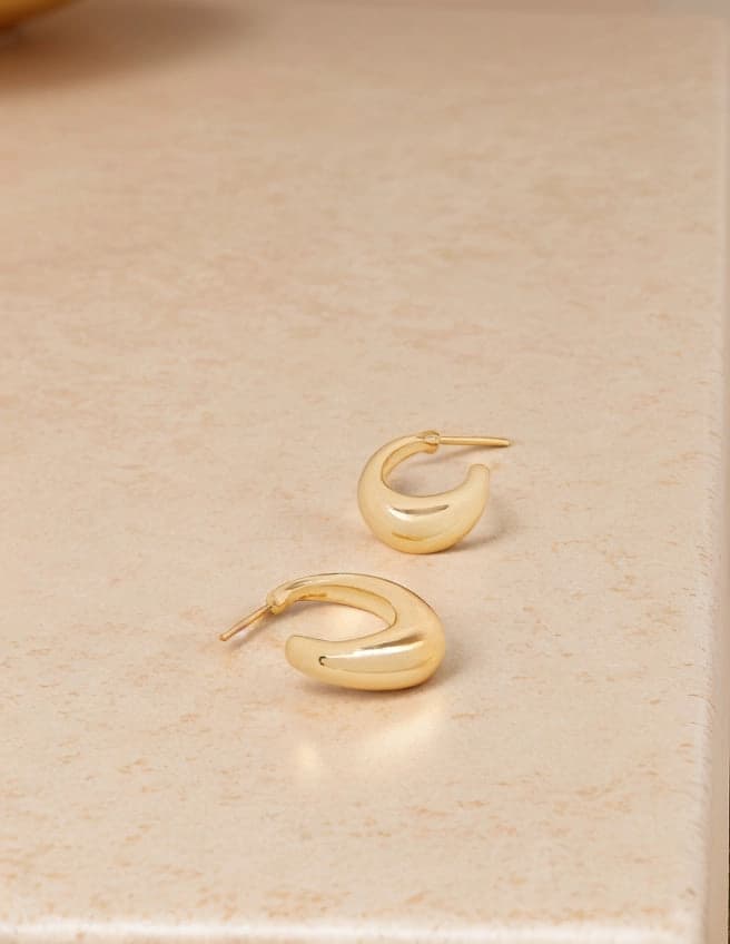 Women's Gold Chunky Curve Drop Hoop