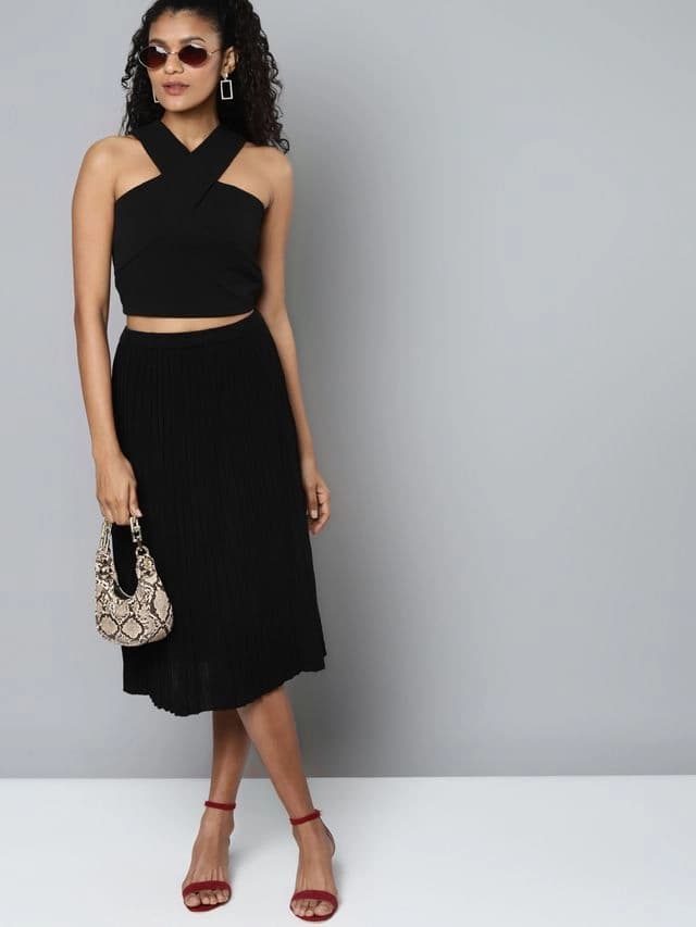 Women's Black Casual Solid Slim Fit Top