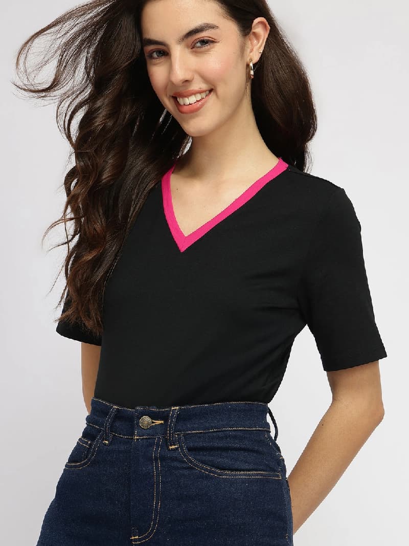 Women's Black Casual Solid Regular Fit Tshirt