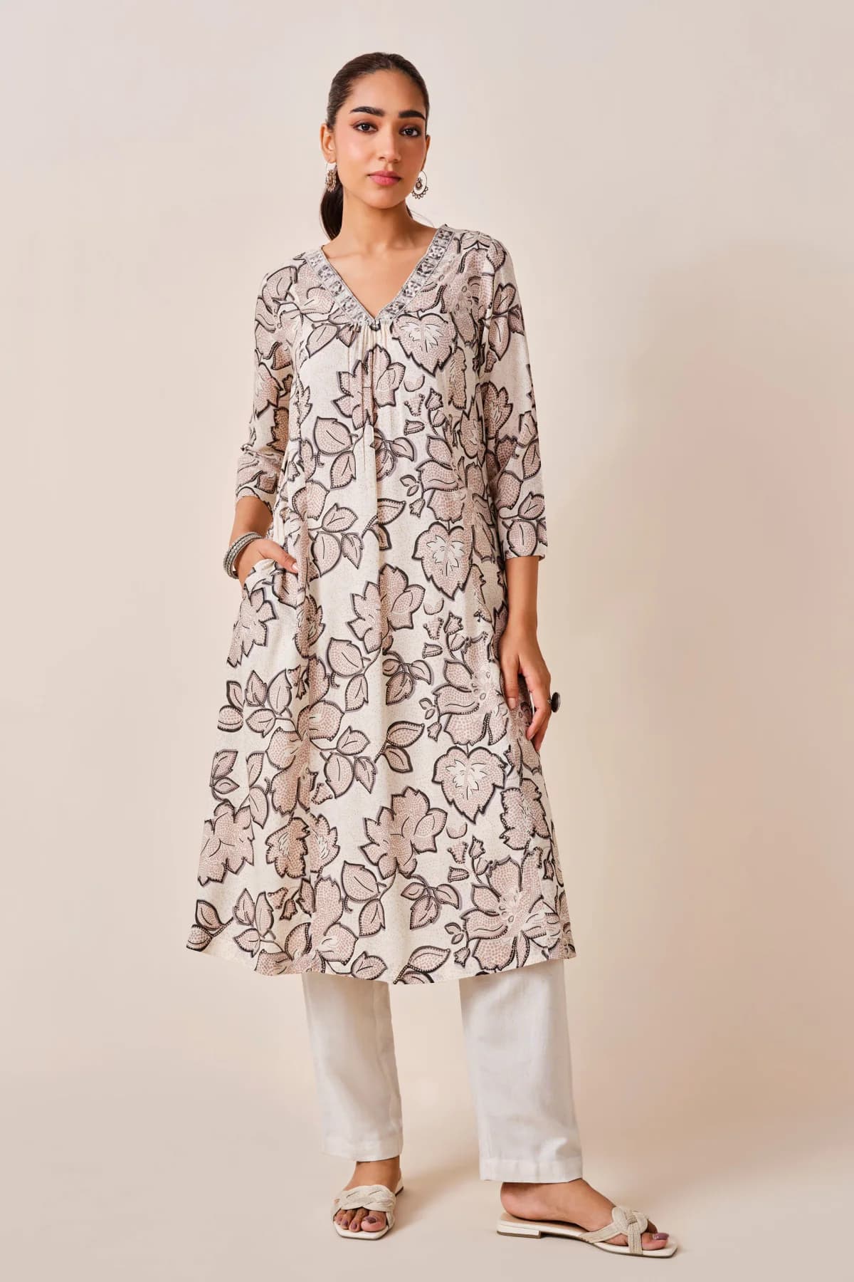 Women's White Casual Printed Regular Fit Kurta
