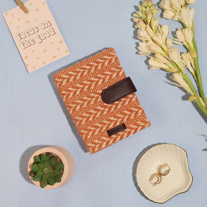 Women's Red Husky Fields Passport Cover