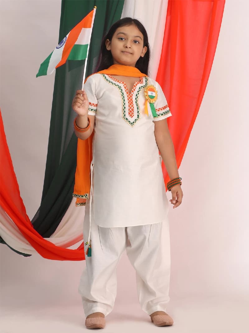 Girls Republic Day Special Cotton White Solid Kurta Pyjama Sets
