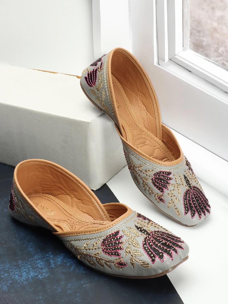 Women's Grey Ethnic Slip-On Casual Mojaris Shoes