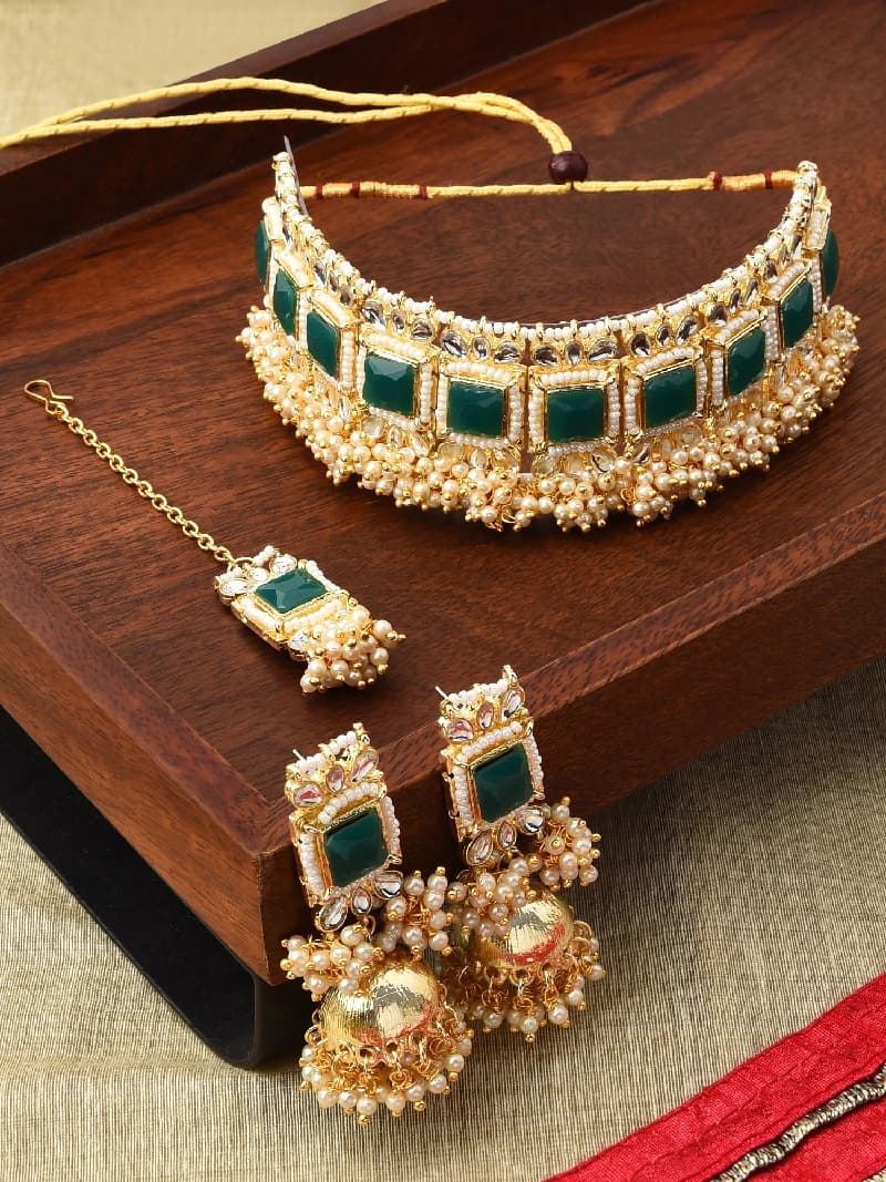 Women's Green Stones & Clustered Pearls Kundan Choker Necklace Earring & Maangtikka Set