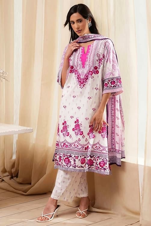 Women's Pink Festive Printed Three Quarter Sleeves Kurta Set