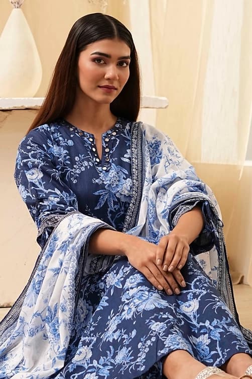 Women's Blue Festive Printed Three Quarter Sleeves Kurta Set