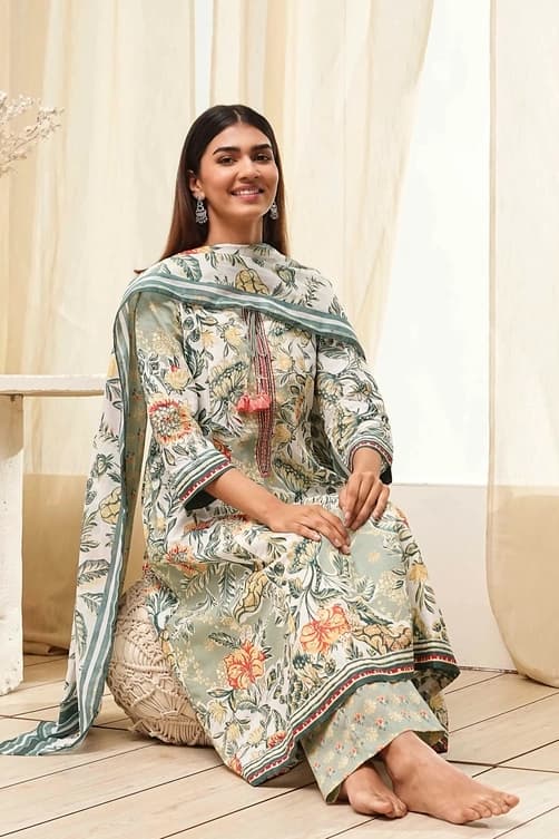 Women's Green Festive Printed Three Quarter Sleeves Kurta Set
