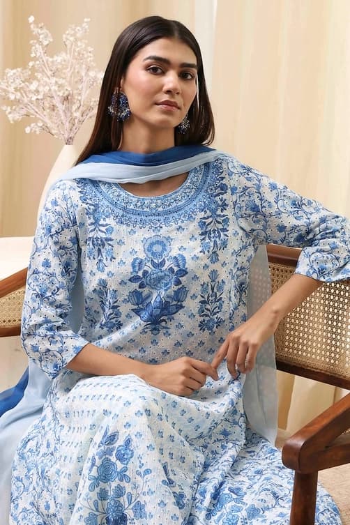 Women's White Festive Printed Three Quarter Sleeves Kurta Set