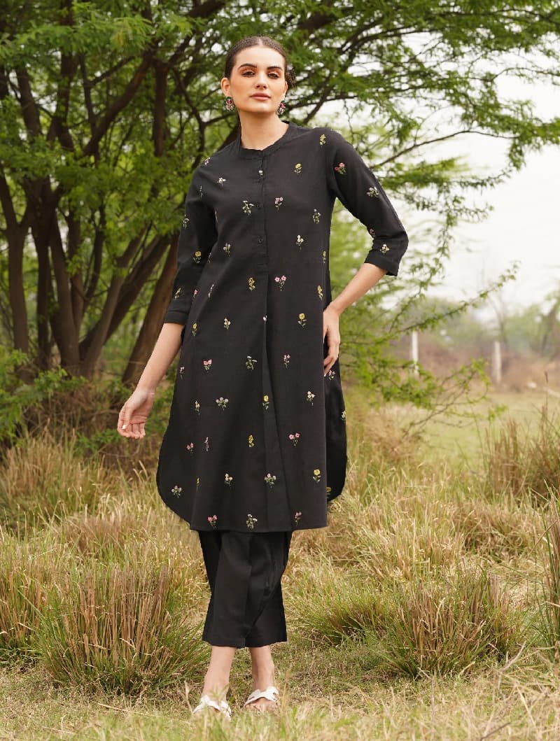 Women's Black Casual Solid Regular Fit Kurta