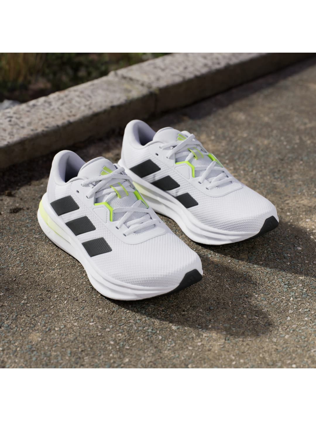 Men's White Casual Synthetics Galaxy 7 M Sneakers