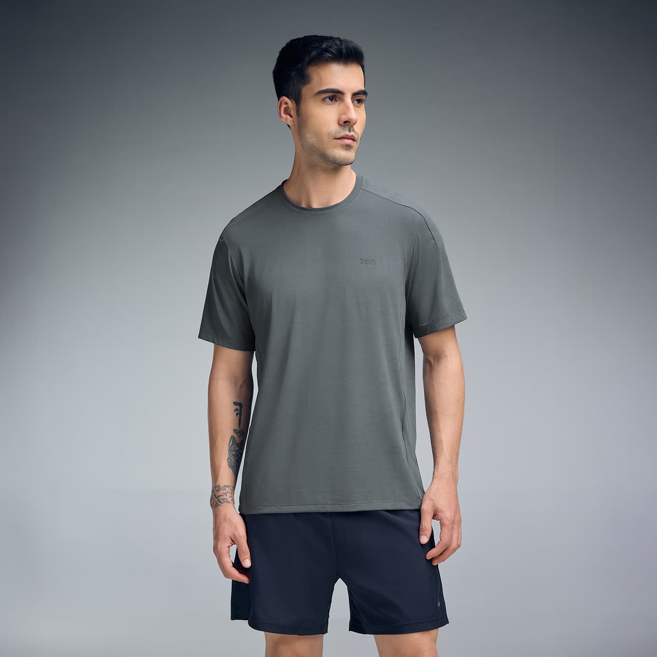 Men's Grey Sports Solid Pull On Round Neck Half Sleeves Tshirt