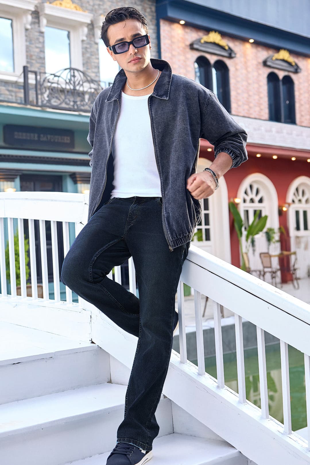 Men's Blue Casual Bootcut Fit Solid Mid Rise Jeans