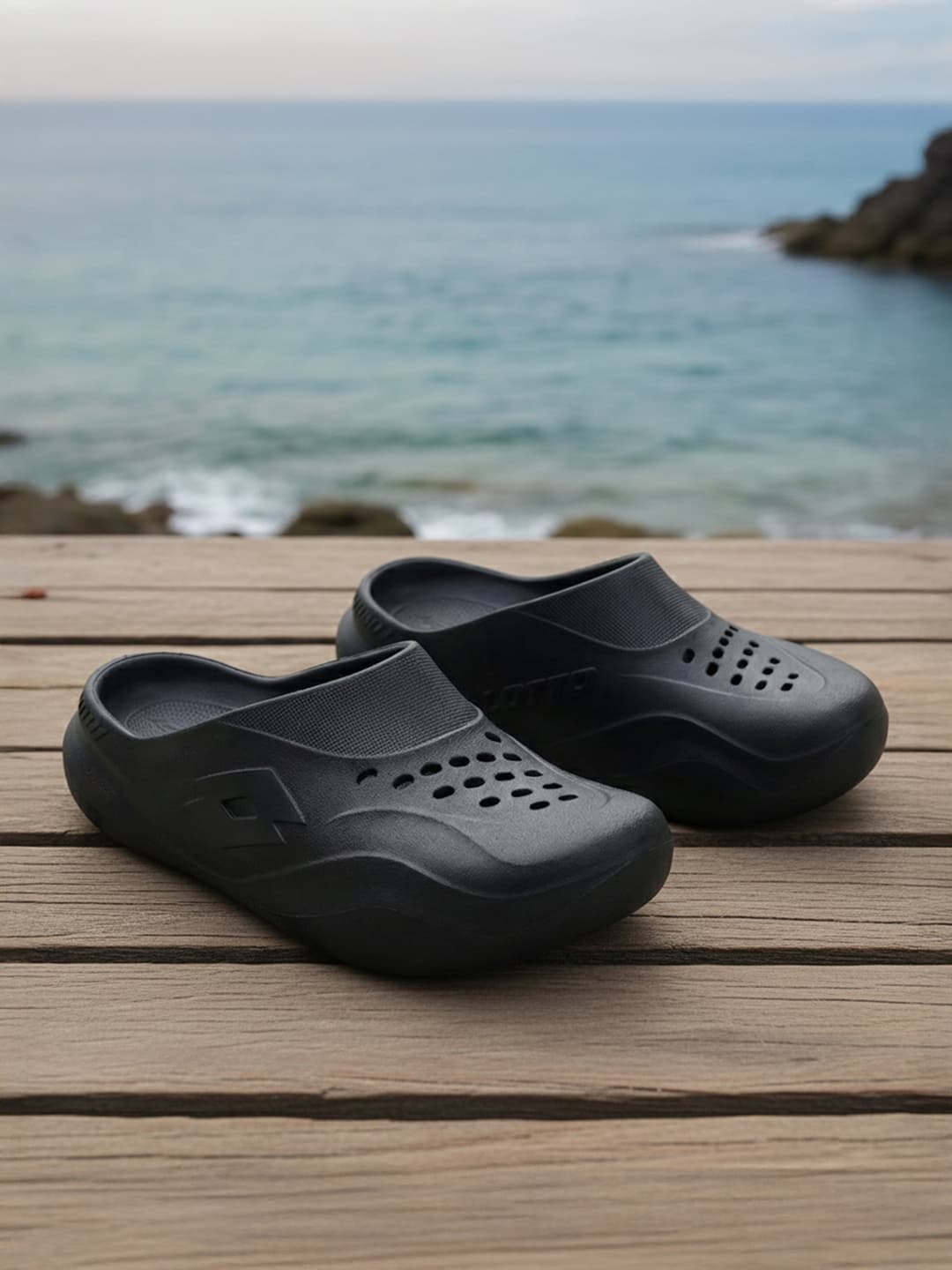 Men's Black and Black Casual EVA Recupero Clogs