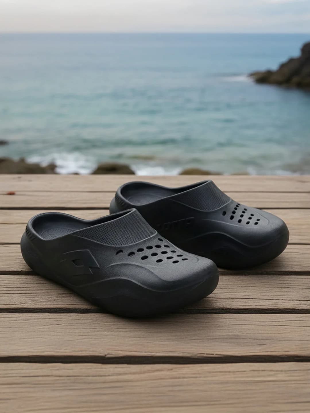 Men's Black and Black Casual EVA Recupero Clogs