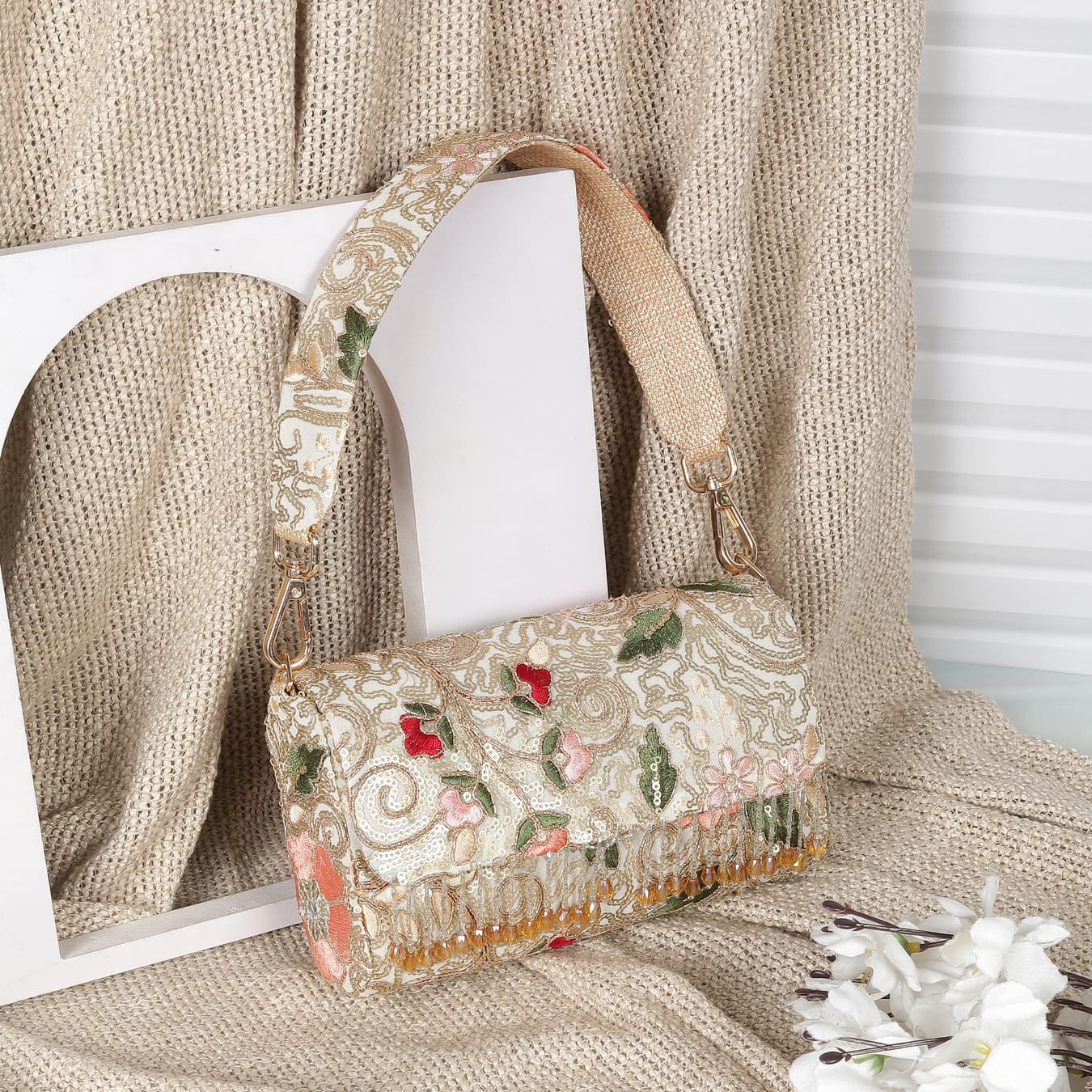 Women's Multicolor Casual Fabric Handbag