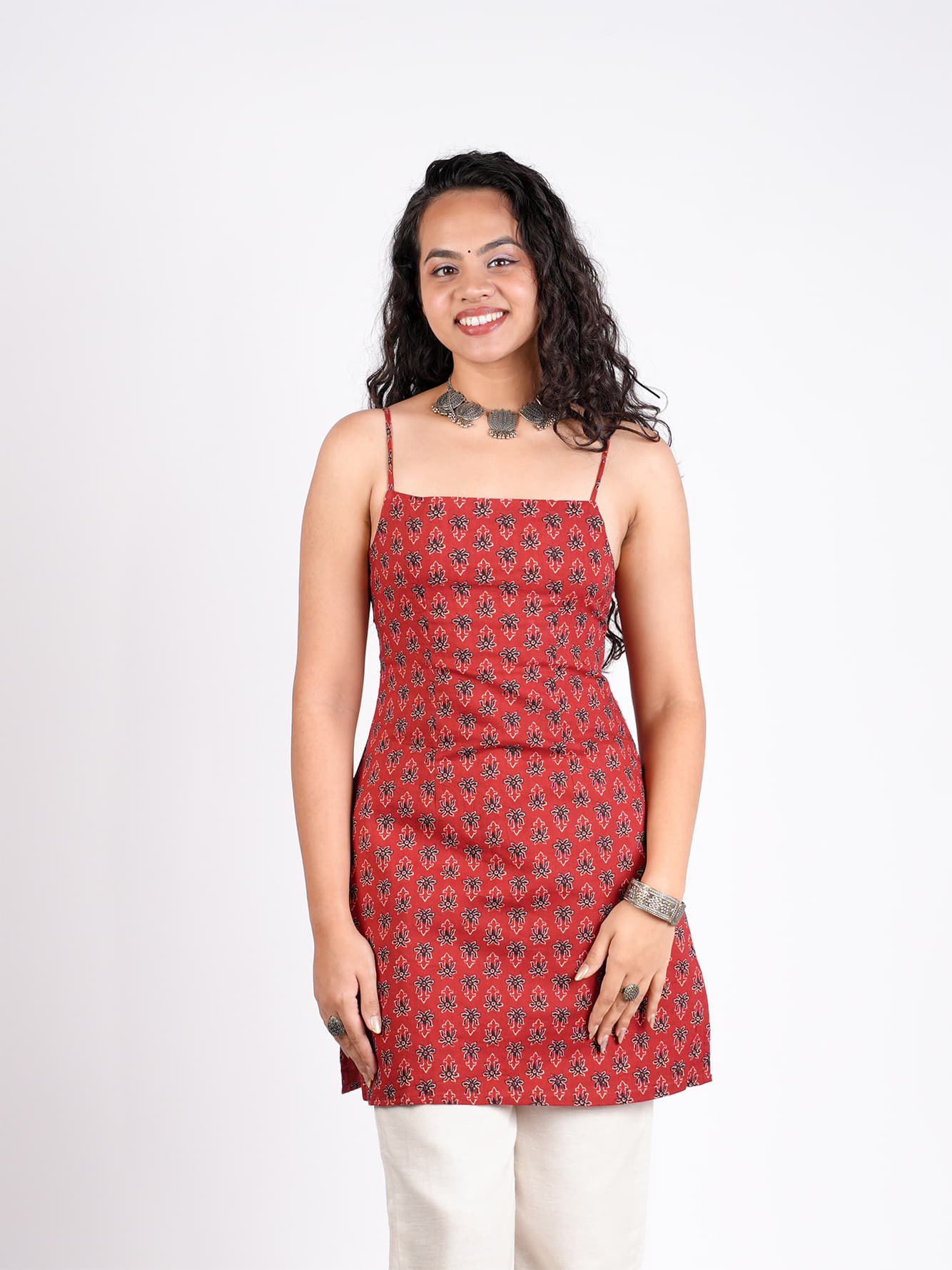 Women's Red Casual Slim Fit Sleeveless Kurti