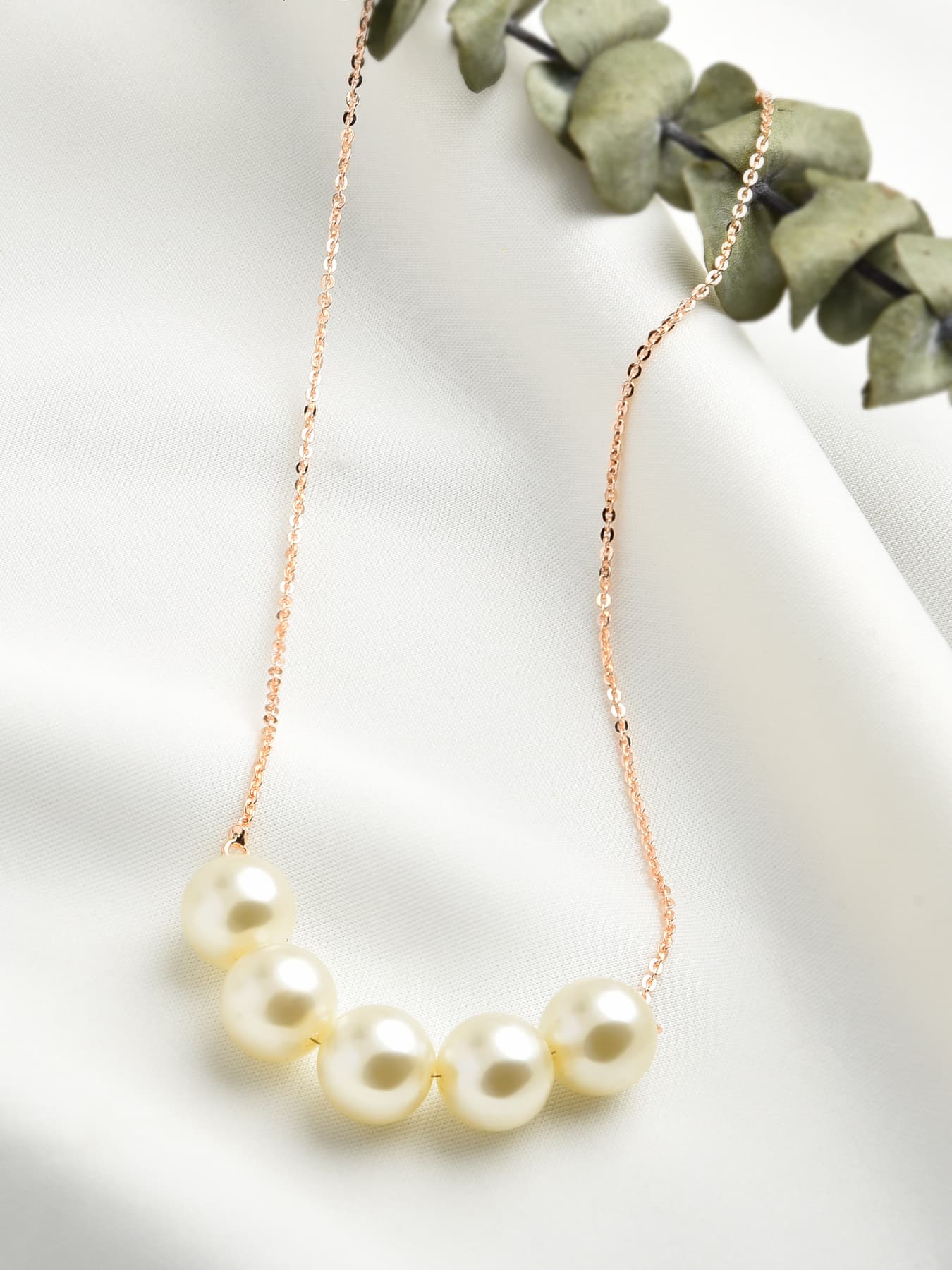 Women's Rose Gold Contemporary Pearls Necklace