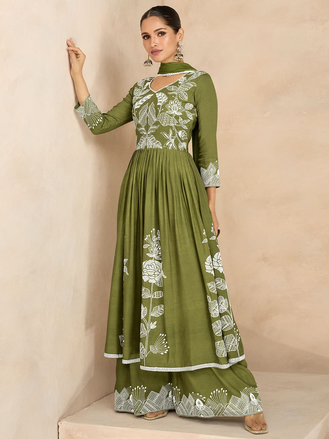 Women's Green Festive Regular Fit Three Quarter Sleeves Salwar Suit