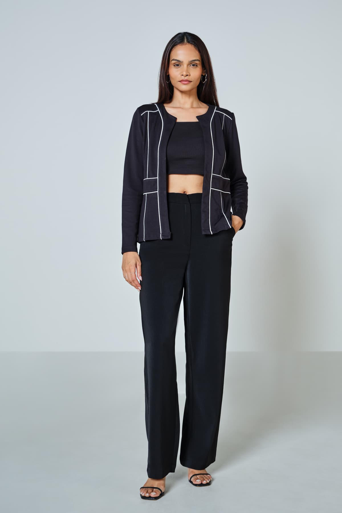 Women's Black Casual Solid Regular Fit Full Sleeves Jacket