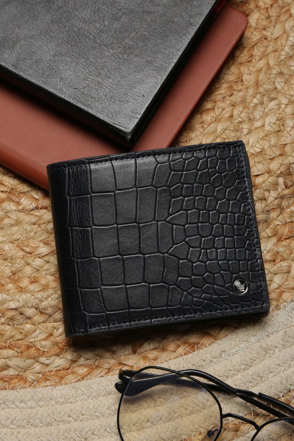Men's Black Croc Textured Bifold Coin Wallet
