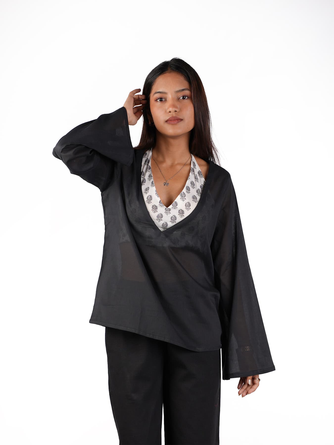 Women's Black Casual Solid Slim Fit V-Neck Top