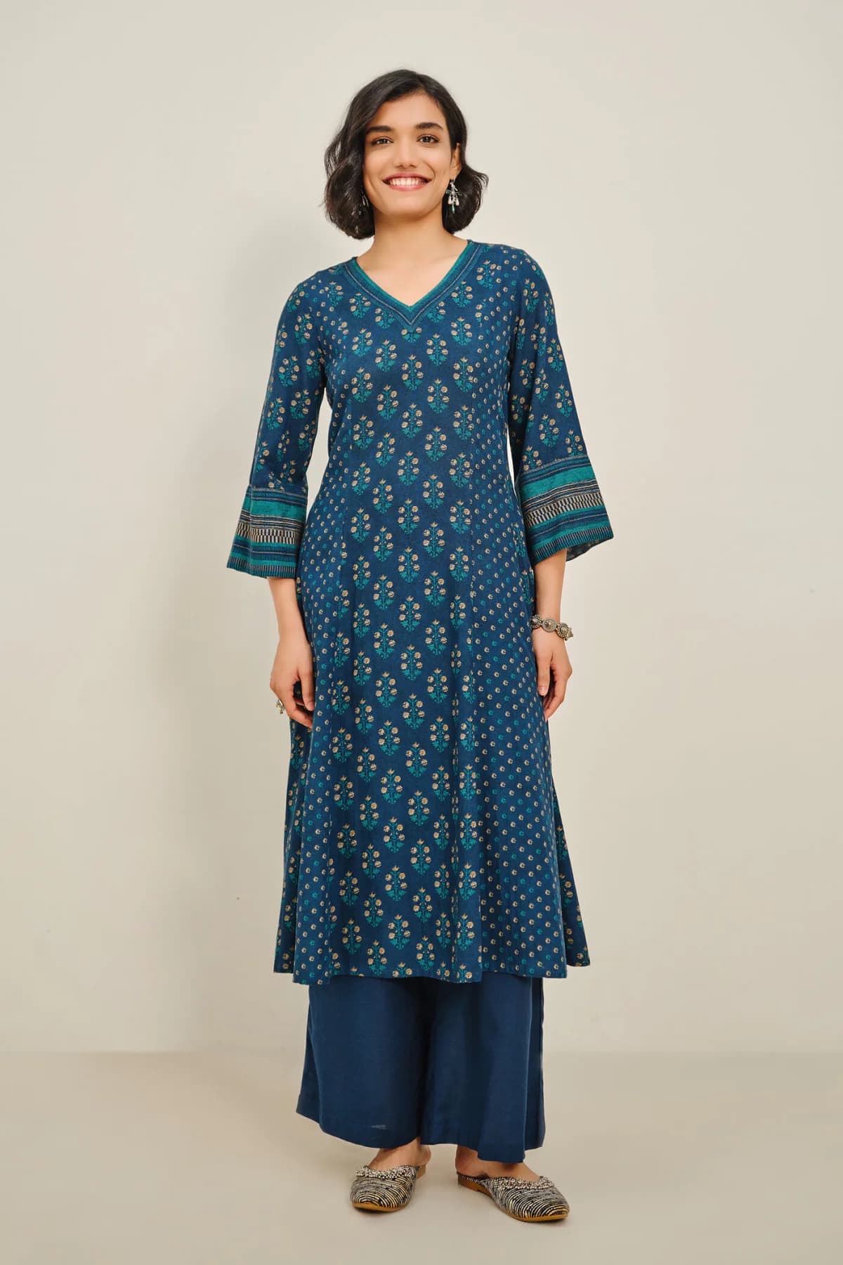 Women's Blue Casual Solid Three Quarter Sleeves Kurta